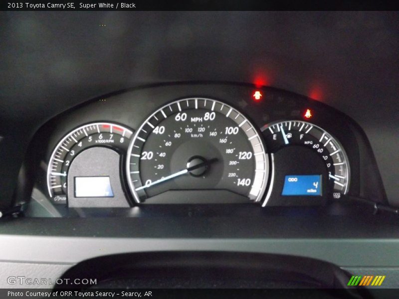 Super White / Black 2013 Toyota Camry SE