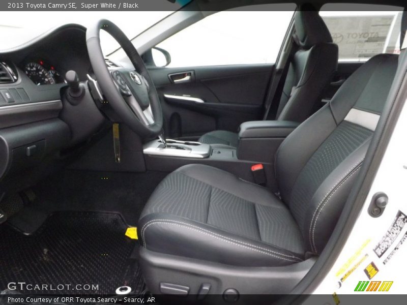 Super White / Black 2013 Toyota Camry SE