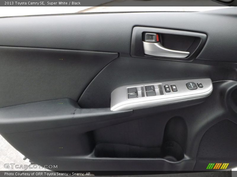 Super White / Black 2013 Toyota Camry SE