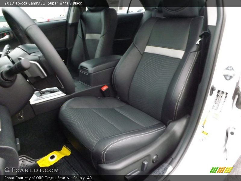 Super White / Black 2013 Toyota Camry SE
