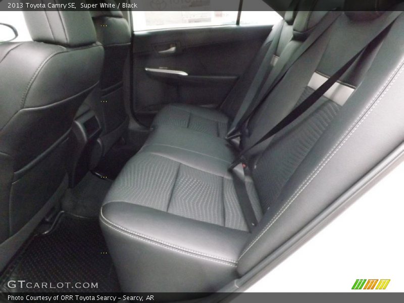 Super White / Black 2013 Toyota Camry SE
