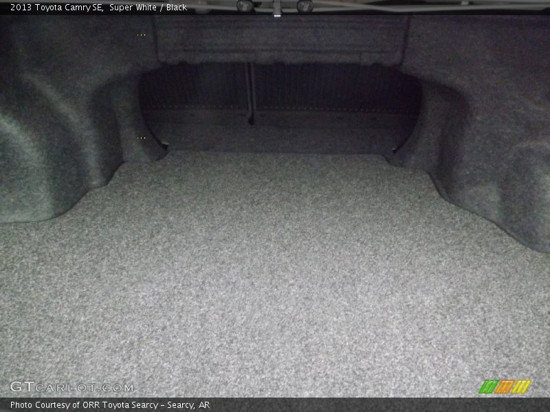 Super White / Black 2013 Toyota Camry SE