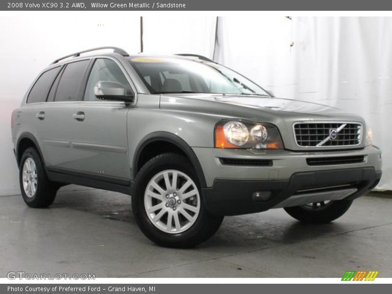 Front 3/4 View of 2008 XC90 3.2 AWD