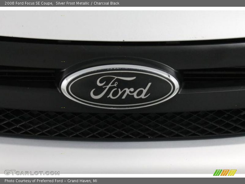 Silver Frost Metallic / Charcoal Black 2008 Ford Focus SE Coupe