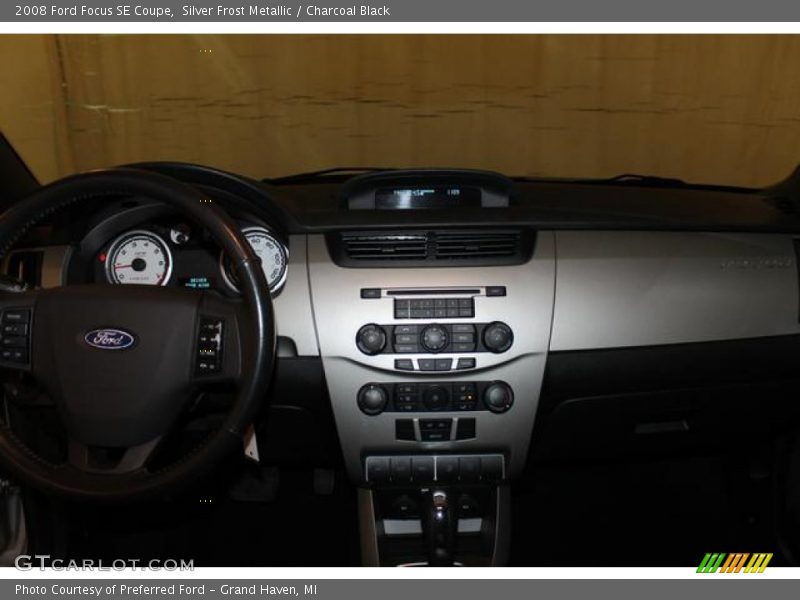 Silver Frost Metallic / Charcoal Black 2008 Ford Focus SE Coupe