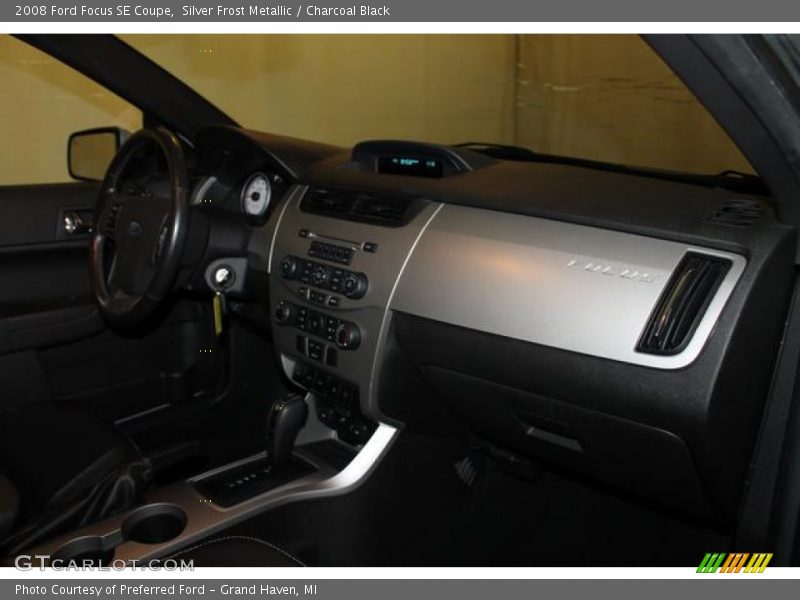 Silver Frost Metallic / Charcoal Black 2008 Ford Focus SE Coupe