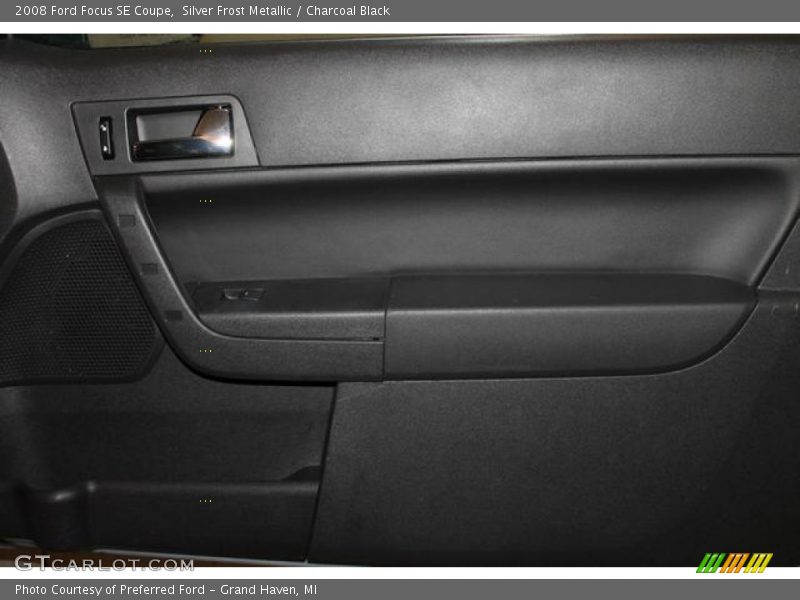Silver Frost Metallic / Charcoal Black 2008 Ford Focus SE Coupe