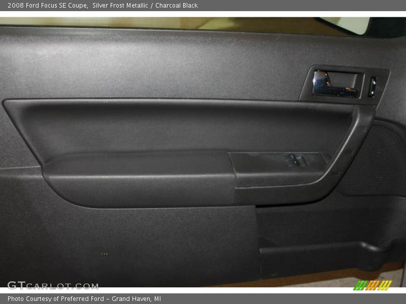 Silver Frost Metallic / Charcoal Black 2008 Ford Focus SE Coupe