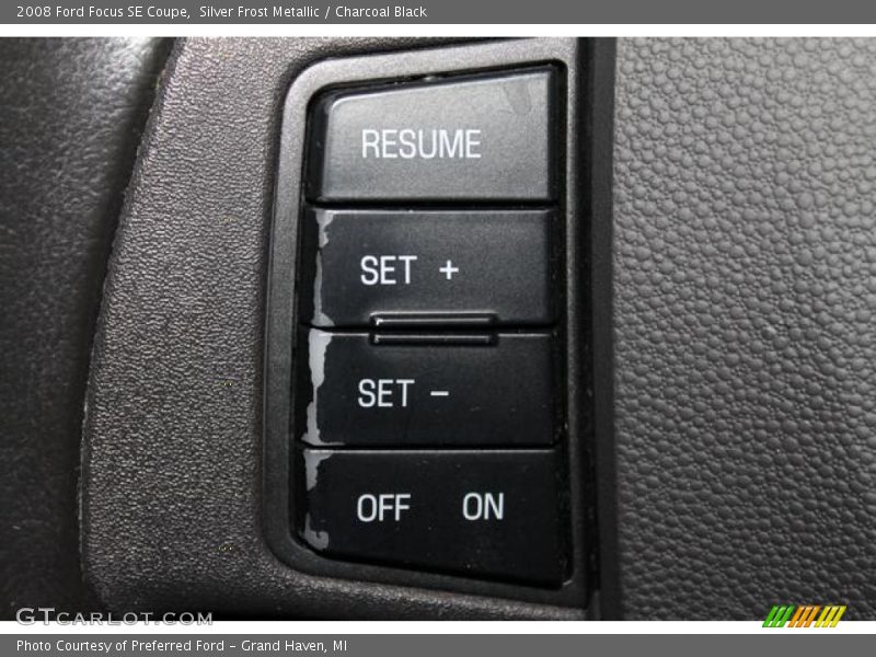 Controls of 2008 Focus SE Coupe