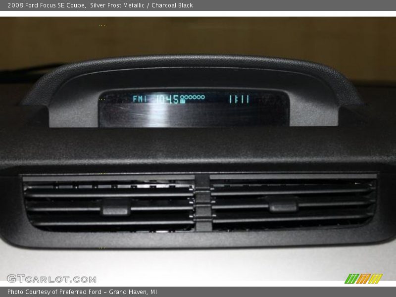 Silver Frost Metallic / Charcoal Black 2008 Ford Focus SE Coupe