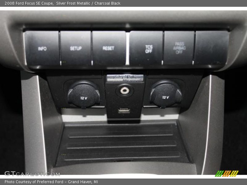 Controls of 2008 Focus SE Coupe