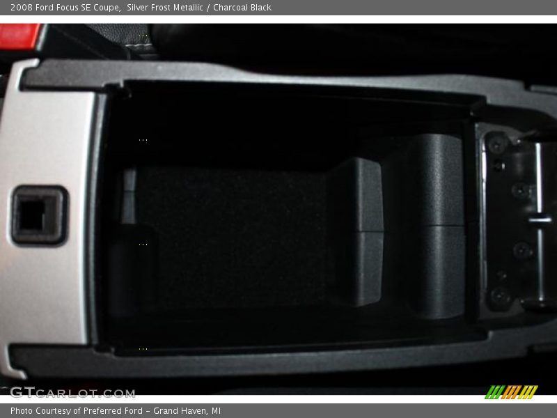 Silver Frost Metallic / Charcoal Black 2008 Ford Focus SE Coupe
