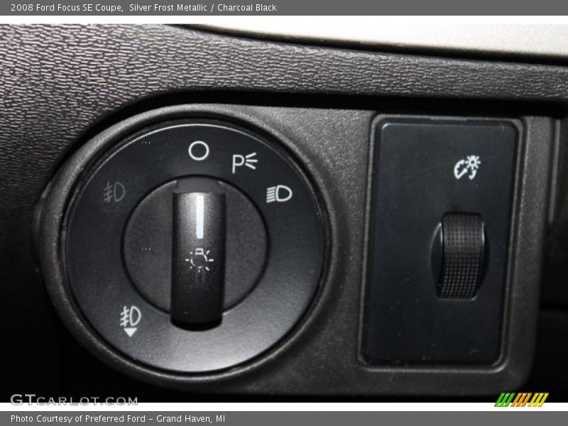 Controls of 2008 Focus SE Coupe