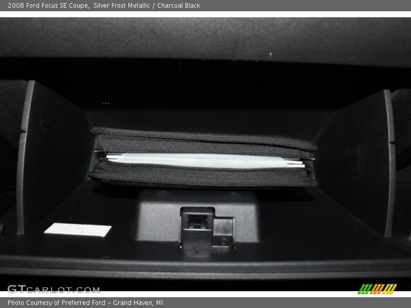 Silver Frost Metallic / Charcoal Black 2008 Ford Focus SE Coupe