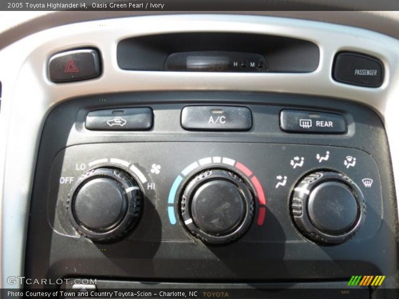 Oasis Green Pearl / Ivory 2005 Toyota Highlander I4
