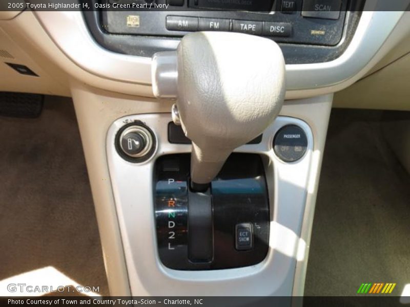 Oasis Green Pearl / Ivory 2005 Toyota Highlander I4