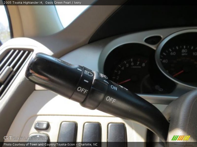 Oasis Green Pearl / Ivory 2005 Toyota Highlander I4