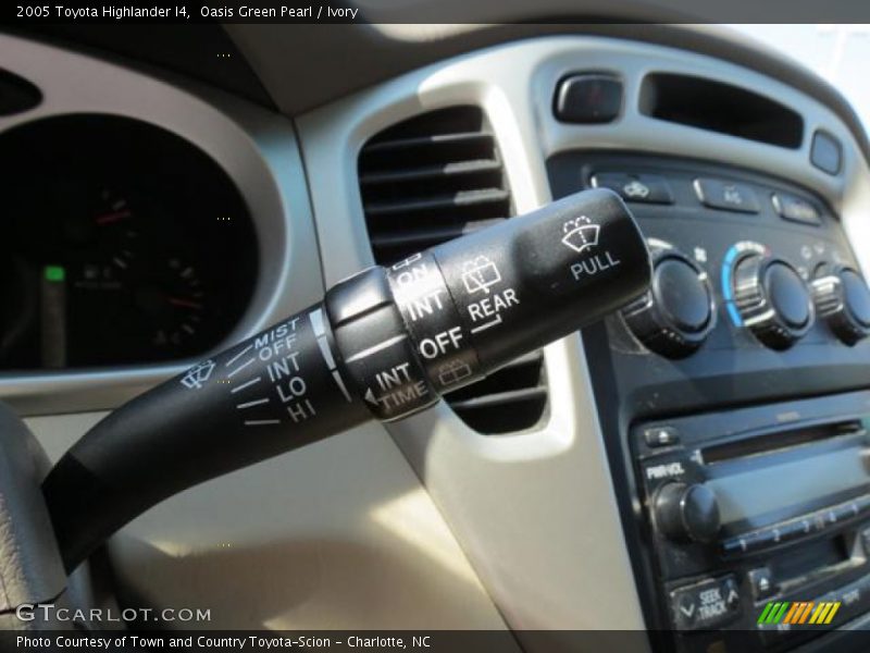 Oasis Green Pearl / Ivory 2005 Toyota Highlander I4