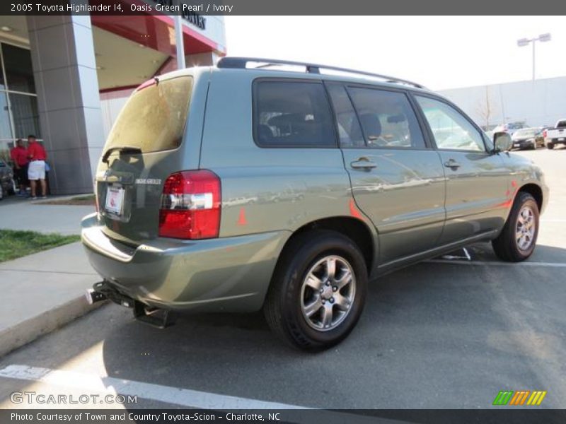 Oasis Green Pearl / Ivory 2005 Toyota Highlander I4