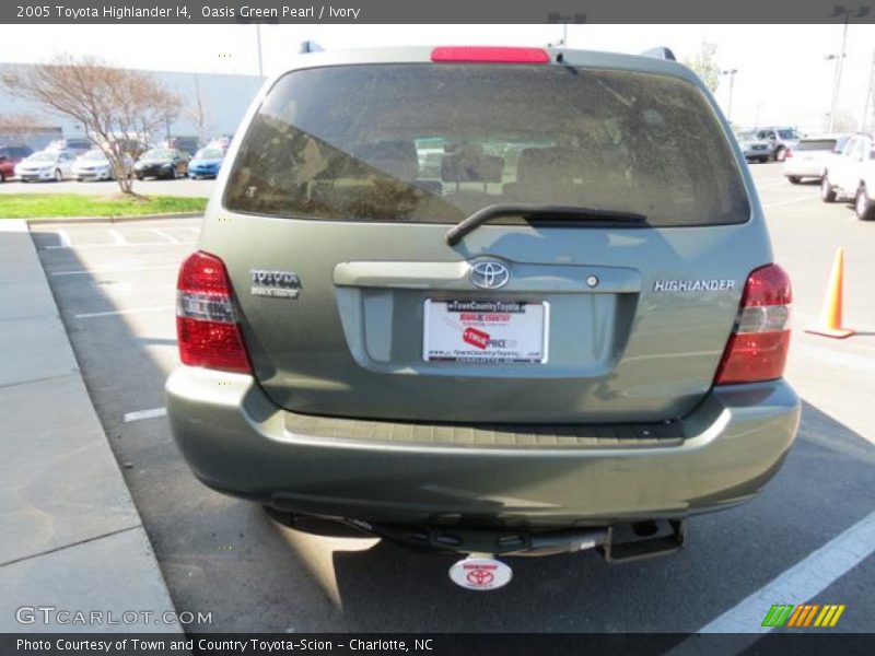 Oasis Green Pearl / Ivory 2005 Toyota Highlander I4