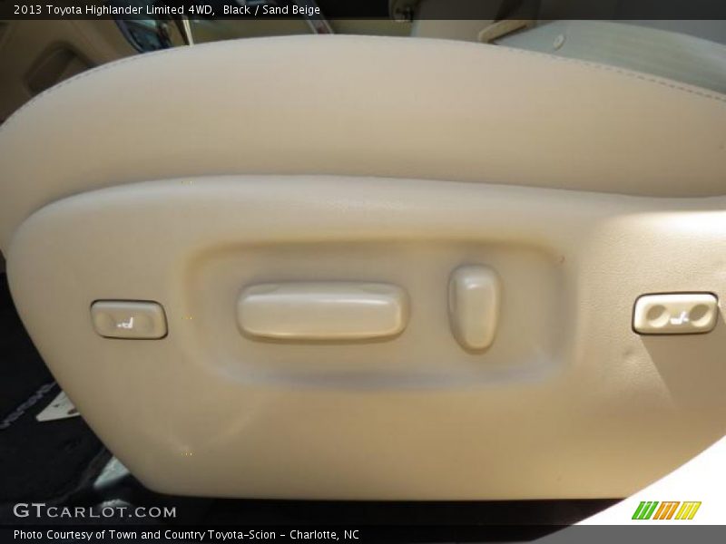 Black / Sand Beige 2013 Toyota Highlander Limited 4WD