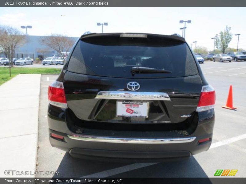 Black / Sand Beige 2013 Toyota Highlander Limited 4WD