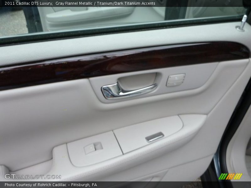Gray Flannel Metallic / Titanium/Dark Titanium Accents 2011 Cadillac DTS Luxury