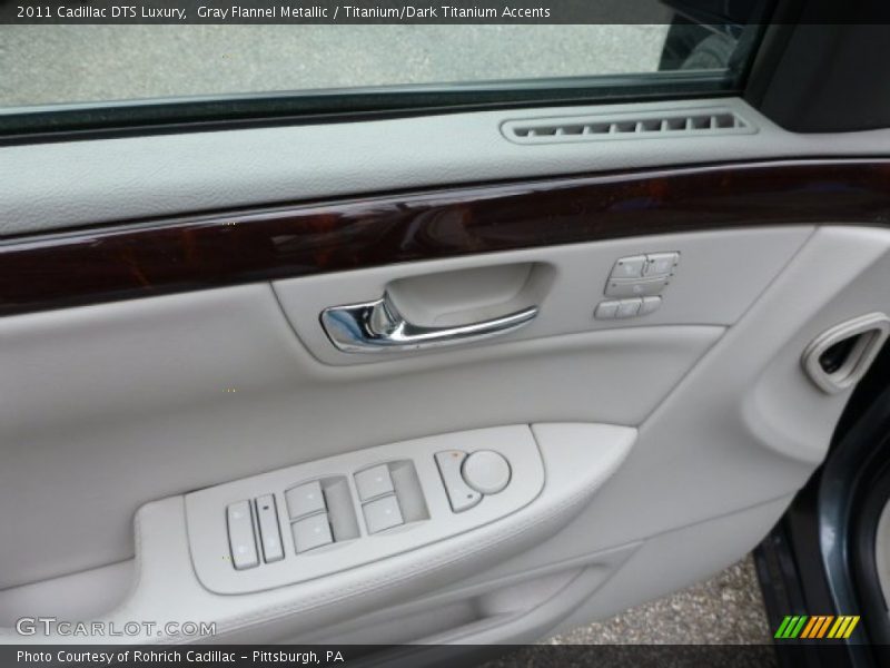 Gray Flannel Metallic / Titanium/Dark Titanium Accents 2011 Cadillac DTS Luxury