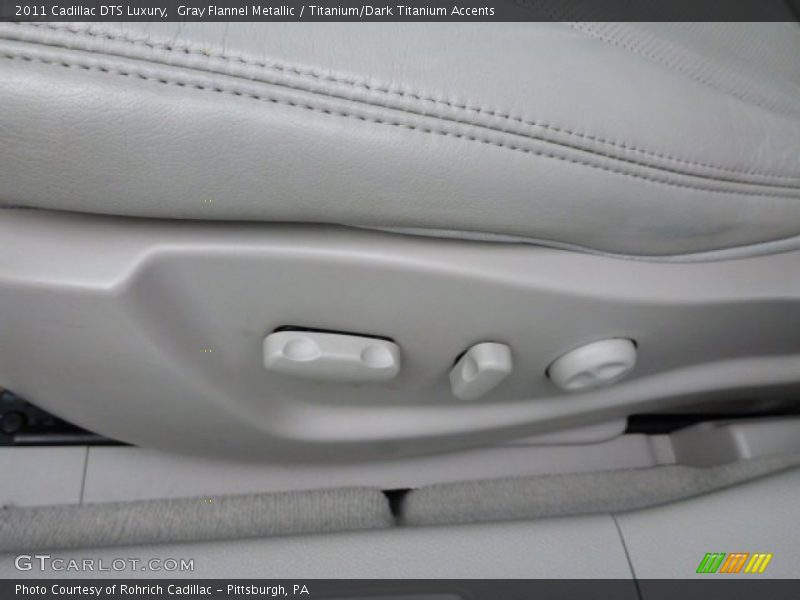 Gray Flannel Metallic / Titanium/Dark Titanium Accents 2011 Cadillac DTS Luxury