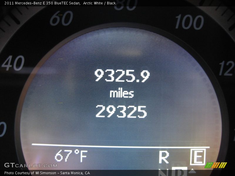 Arctic White / Black 2011 Mercedes-Benz E 350 BlueTEC Sedan