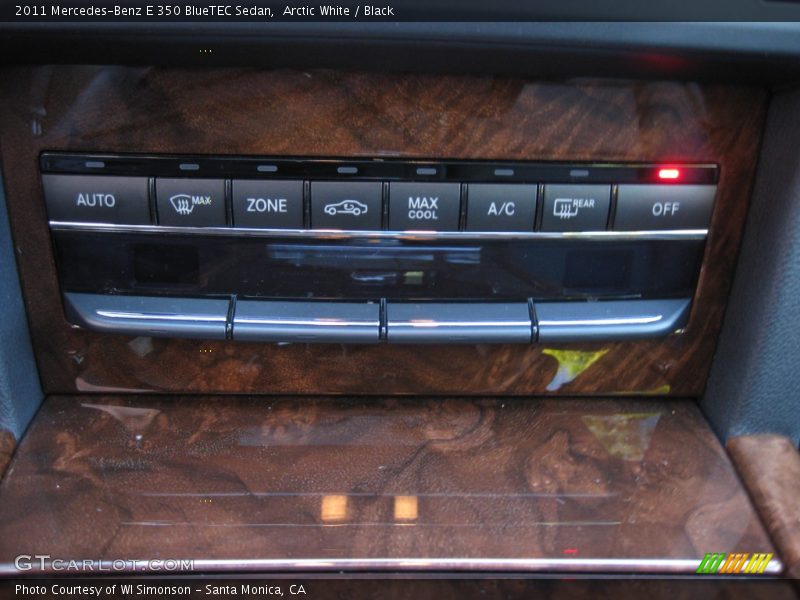 Arctic White / Black 2011 Mercedes-Benz E 350 BlueTEC Sedan