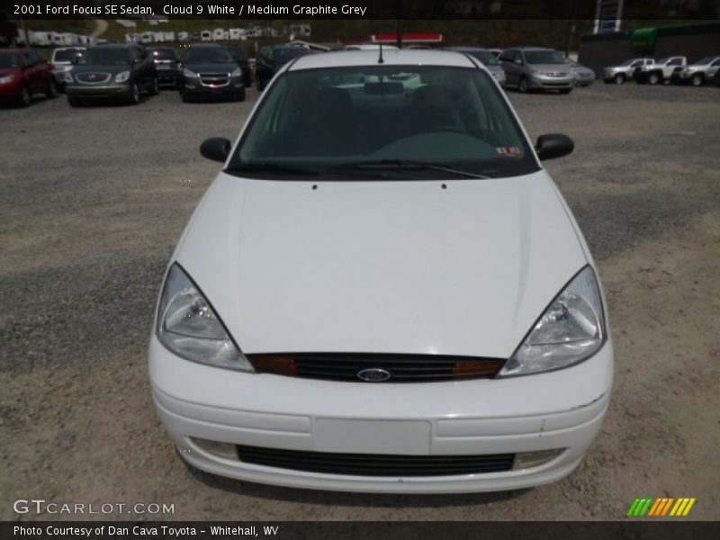 Cloud 9 White / Medium Graphite Grey 2001 Ford Focus SE Sedan