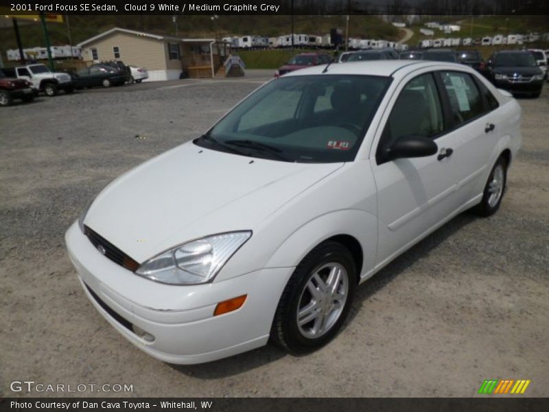 Cloud 9 White / Medium Graphite Grey 2001 Ford Focus SE Sedan