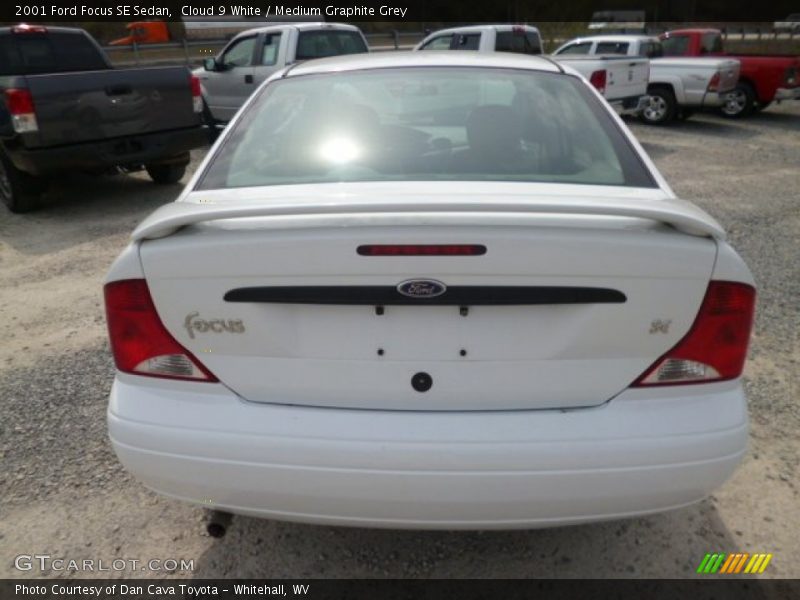 Cloud 9 White / Medium Graphite Grey 2001 Ford Focus SE Sedan