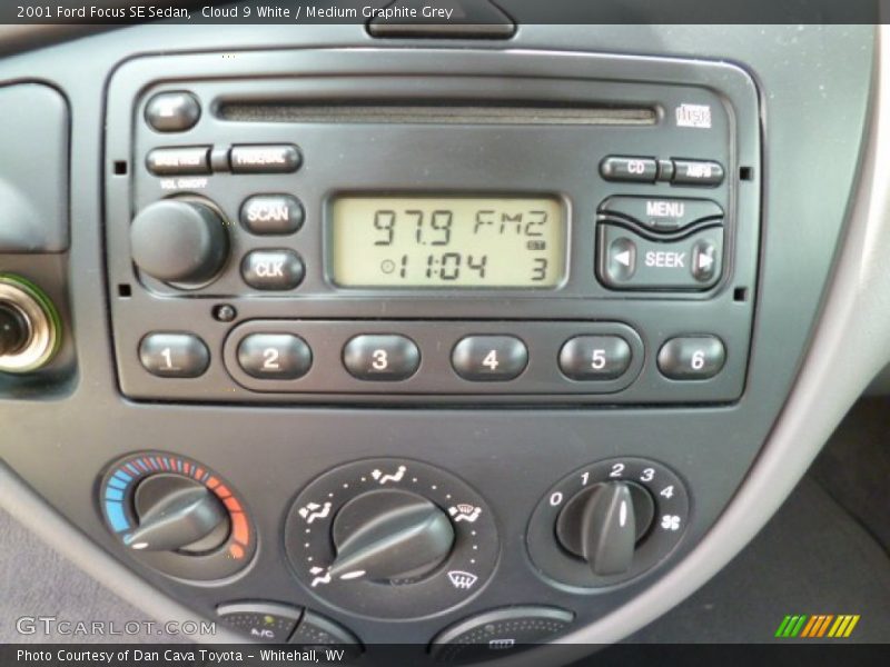 Cloud 9 White / Medium Graphite Grey 2001 Ford Focus SE Sedan