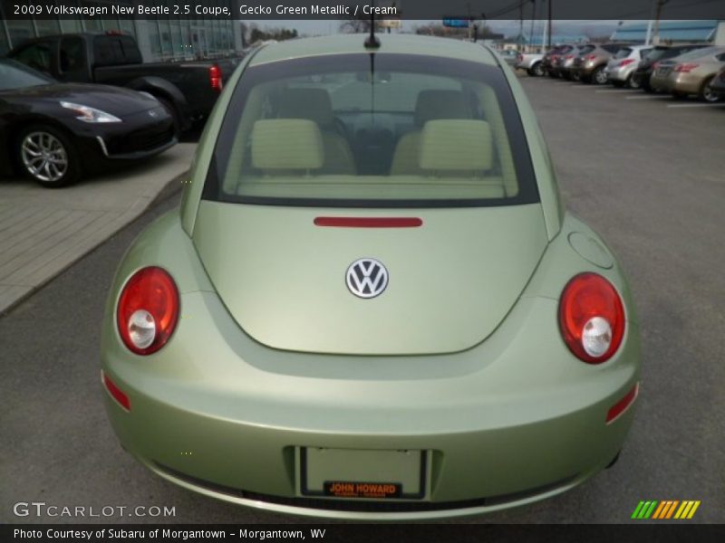 Gecko Green Metallic / Cream 2009 Volkswagen New Beetle 2.5 Coupe