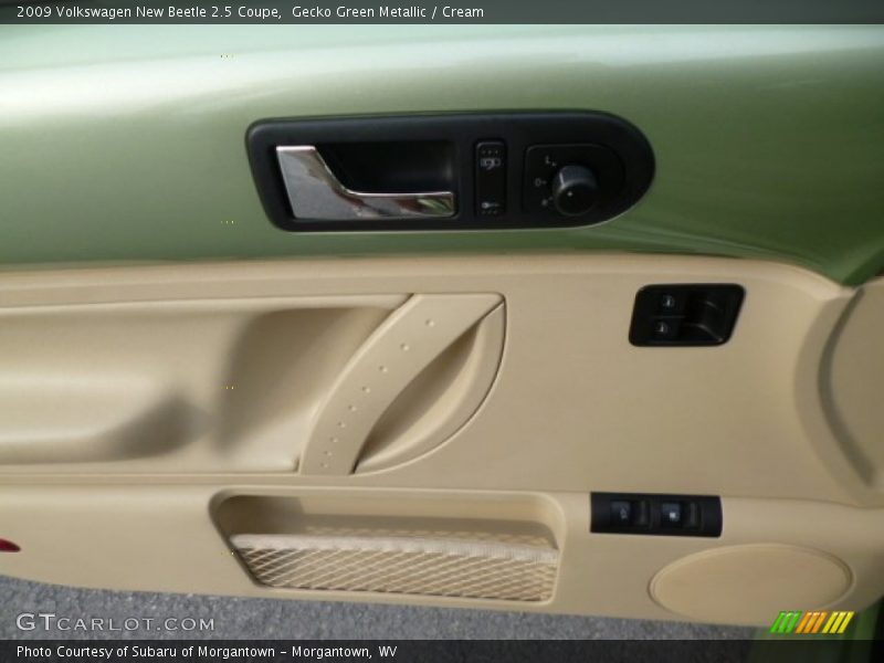 Gecko Green Metallic / Cream 2009 Volkswagen New Beetle 2.5 Coupe