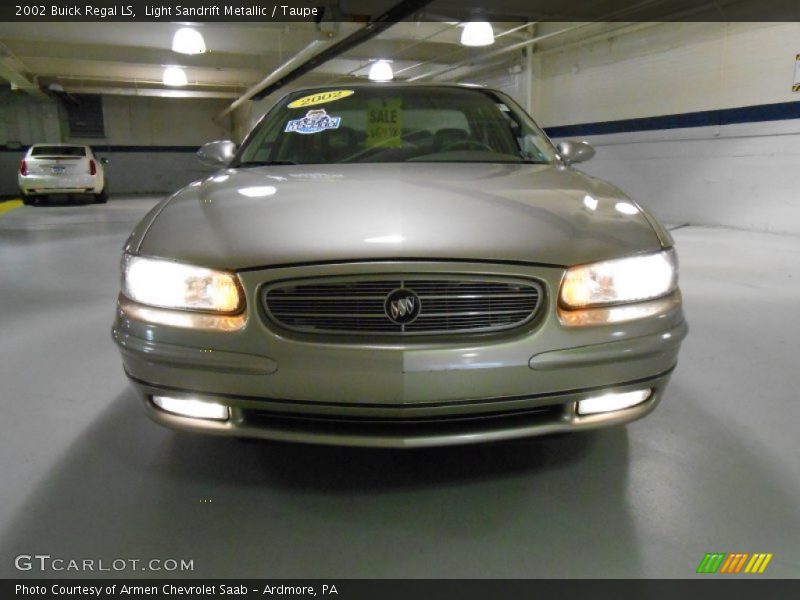 Light Sandrift Metallic / Taupe 2002 Buick Regal LS