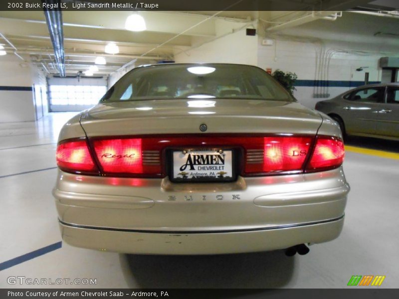 Light Sandrift Metallic / Taupe 2002 Buick Regal LS