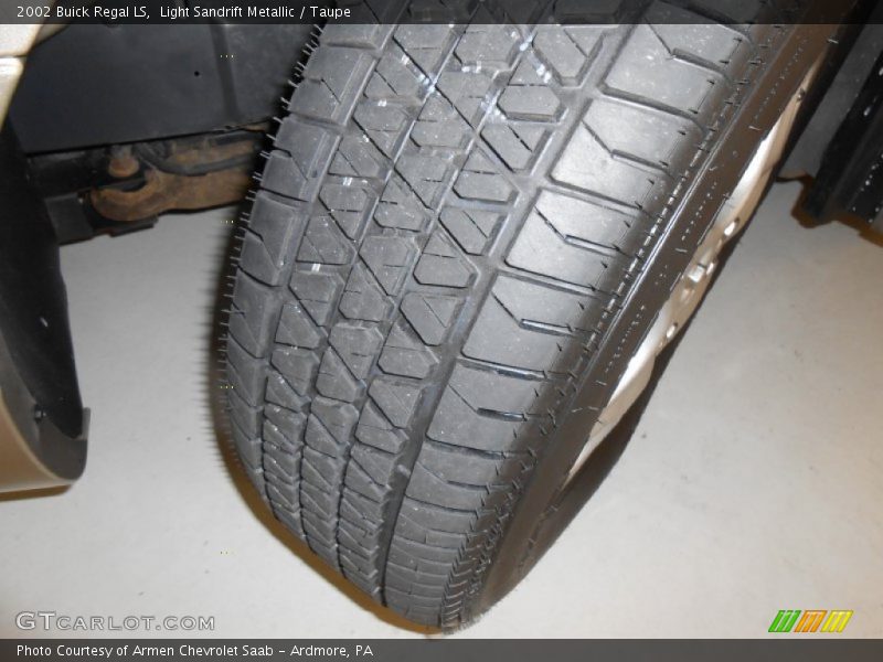 Light Sandrift Metallic / Taupe 2002 Buick Regal LS