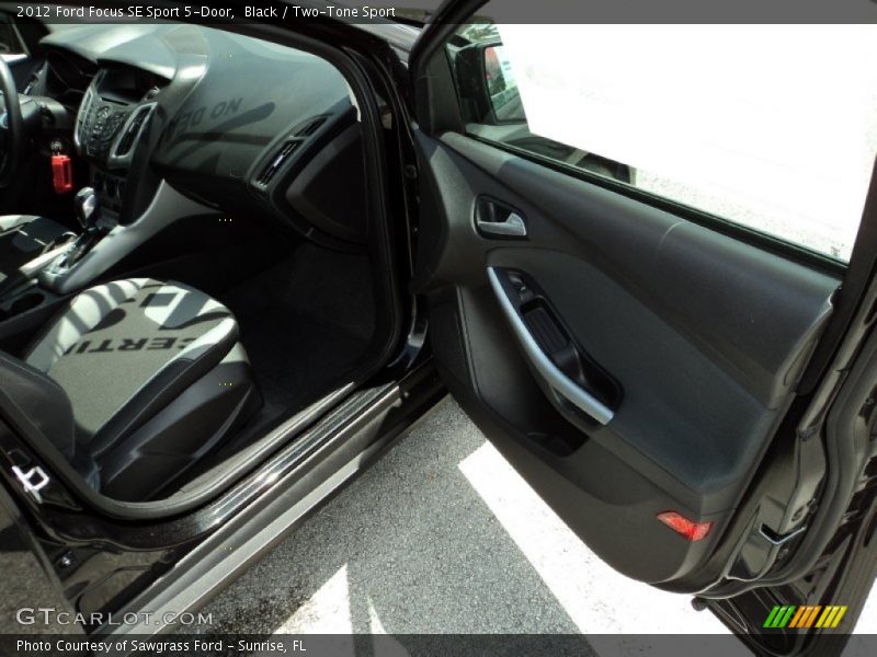 Black / Two-Tone Sport 2012 Ford Focus SE Sport 5-Door