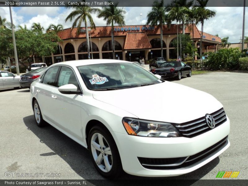 Candy White / Titan Black 2012 Volkswagen Passat 2.5L SE