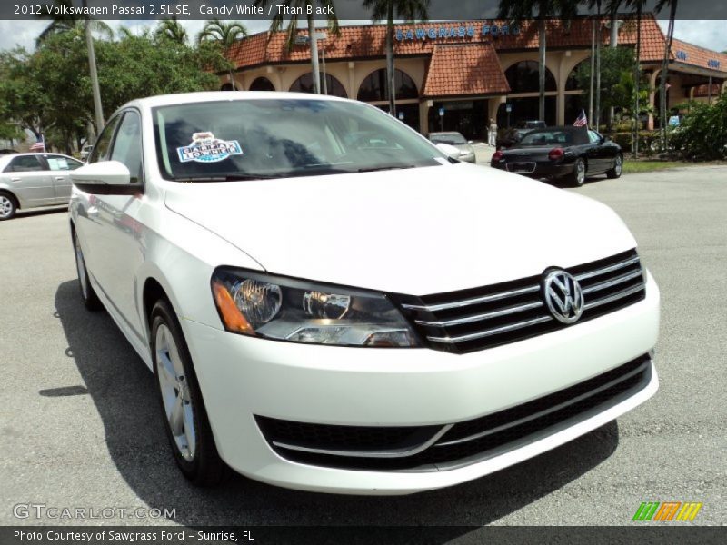 Candy White / Titan Black 2012 Volkswagen Passat 2.5L SE