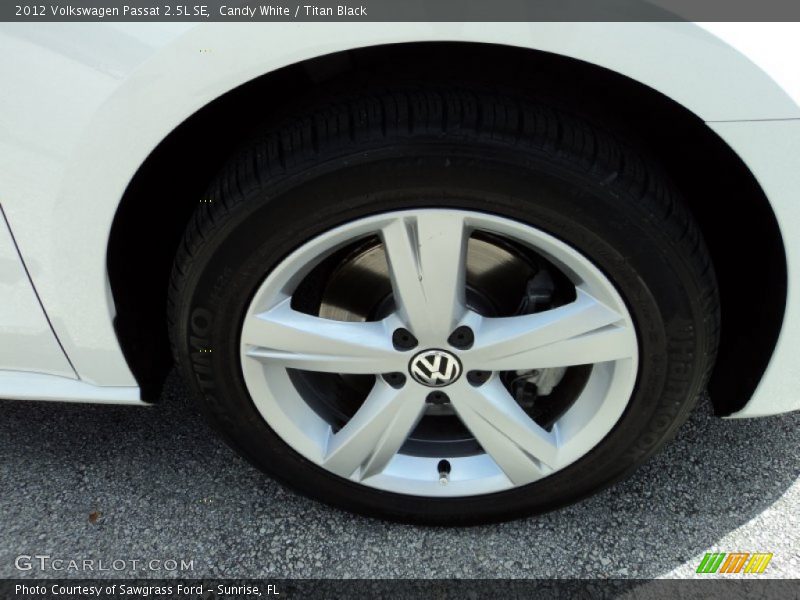Candy White / Titan Black 2012 Volkswagen Passat 2.5L SE