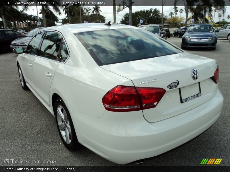 Candy White / Titan Black 2012 Volkswagen Passat 2.5L SE