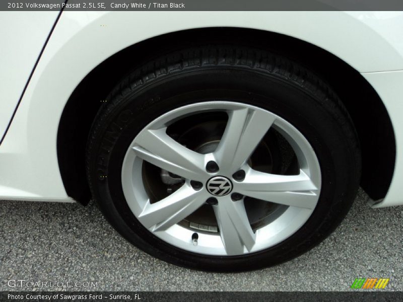 Candy White / Titan Black 2012 Volkswagen Passat 2.5L SE