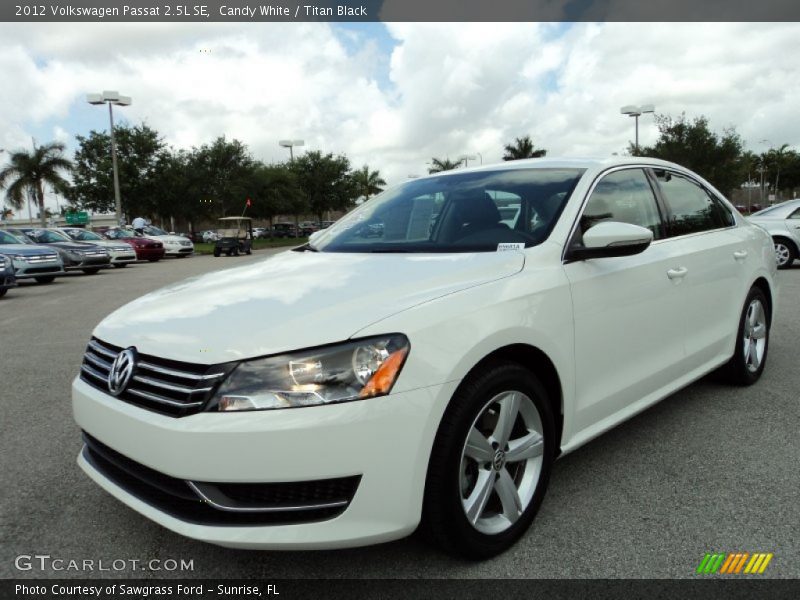 Candy White / Titan Black 2012 Volkswagen Passat 2.5L SE