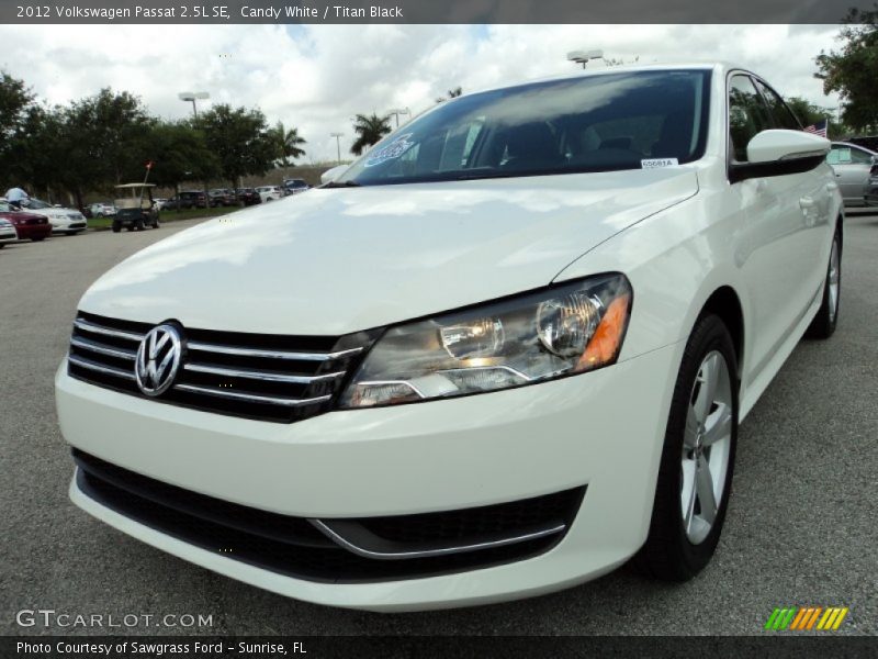 Candy White / Titan Black 2012 Volkswagen Passat 2.5L SE