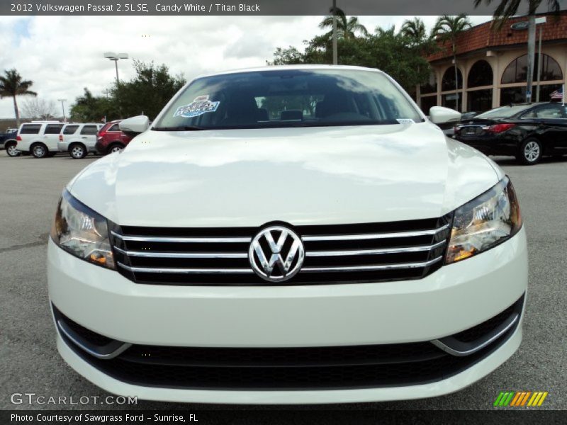 Candy White / Titan Black 2012 Volkswagen Passat 2.5L SE