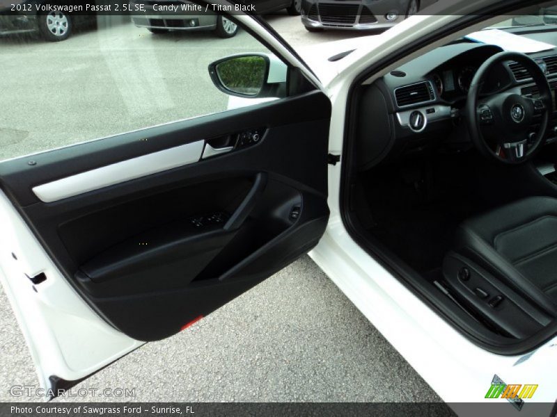 Candy White / Titan Black 2012 Volkswagen Passat 2.5L SE
